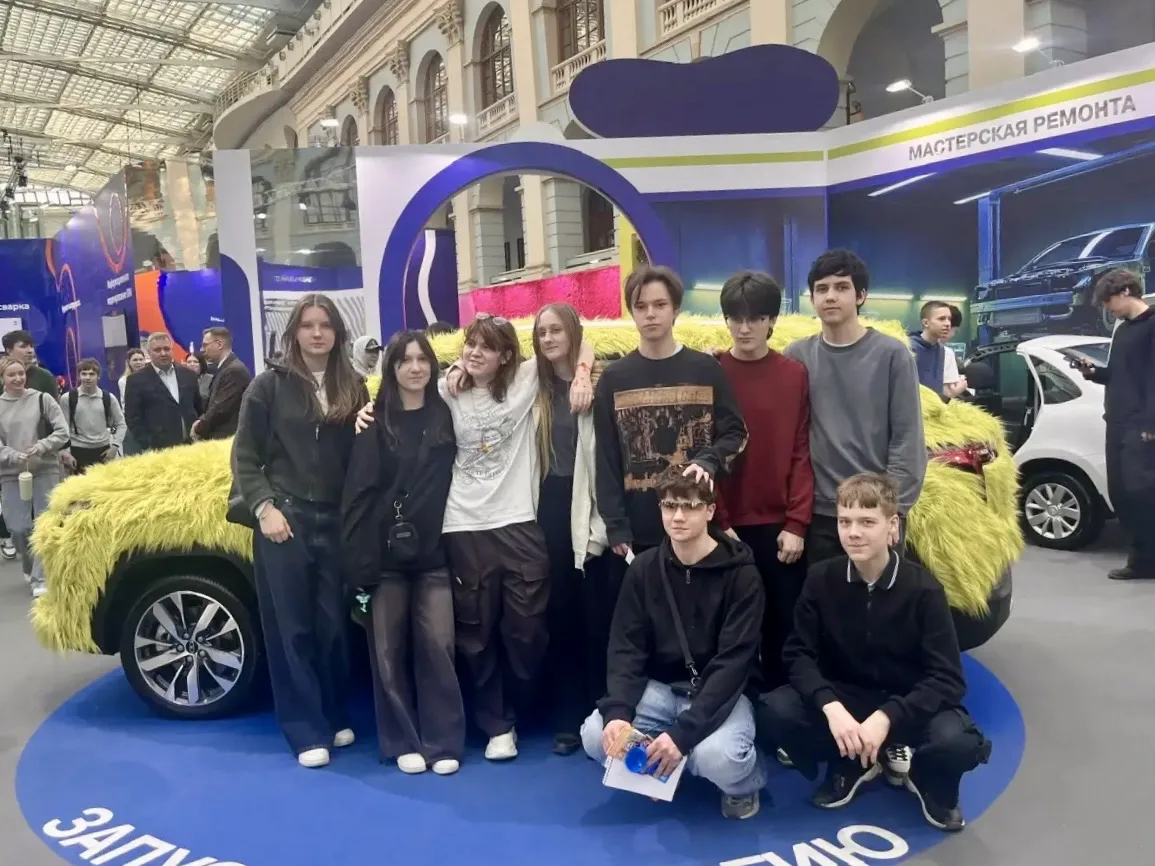 🎓 Форум колледжей Москвы   Около 70 колледжей на одной площадке и наши девятиклассники там побывали!
