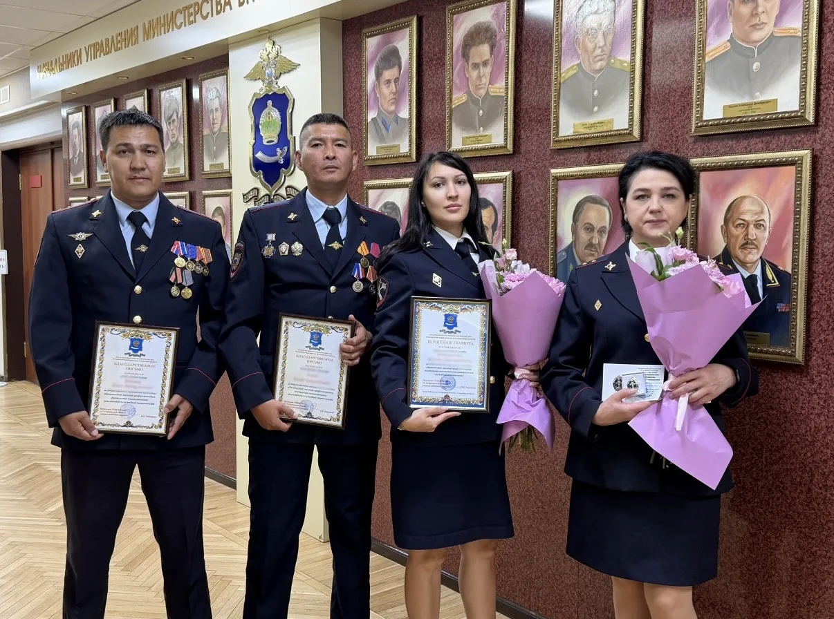 В полицейском ведомстве поощрили отличившихся сотрудников

В региональном Управлении МВД России по А