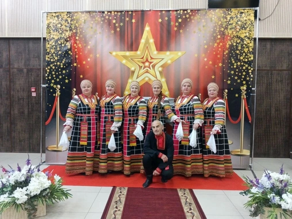 Народный вокальный ансамбль «Русская песня» районного Дом культуры под руководством Люб...