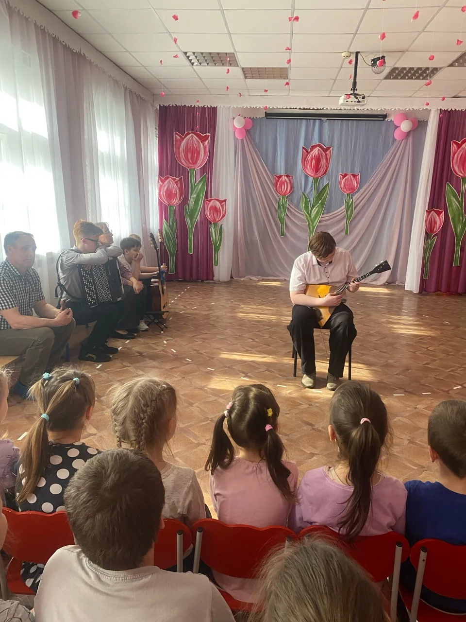 Сегодня в детском саду состоялось необычное событие - концерт, подготовленный учащимся ...