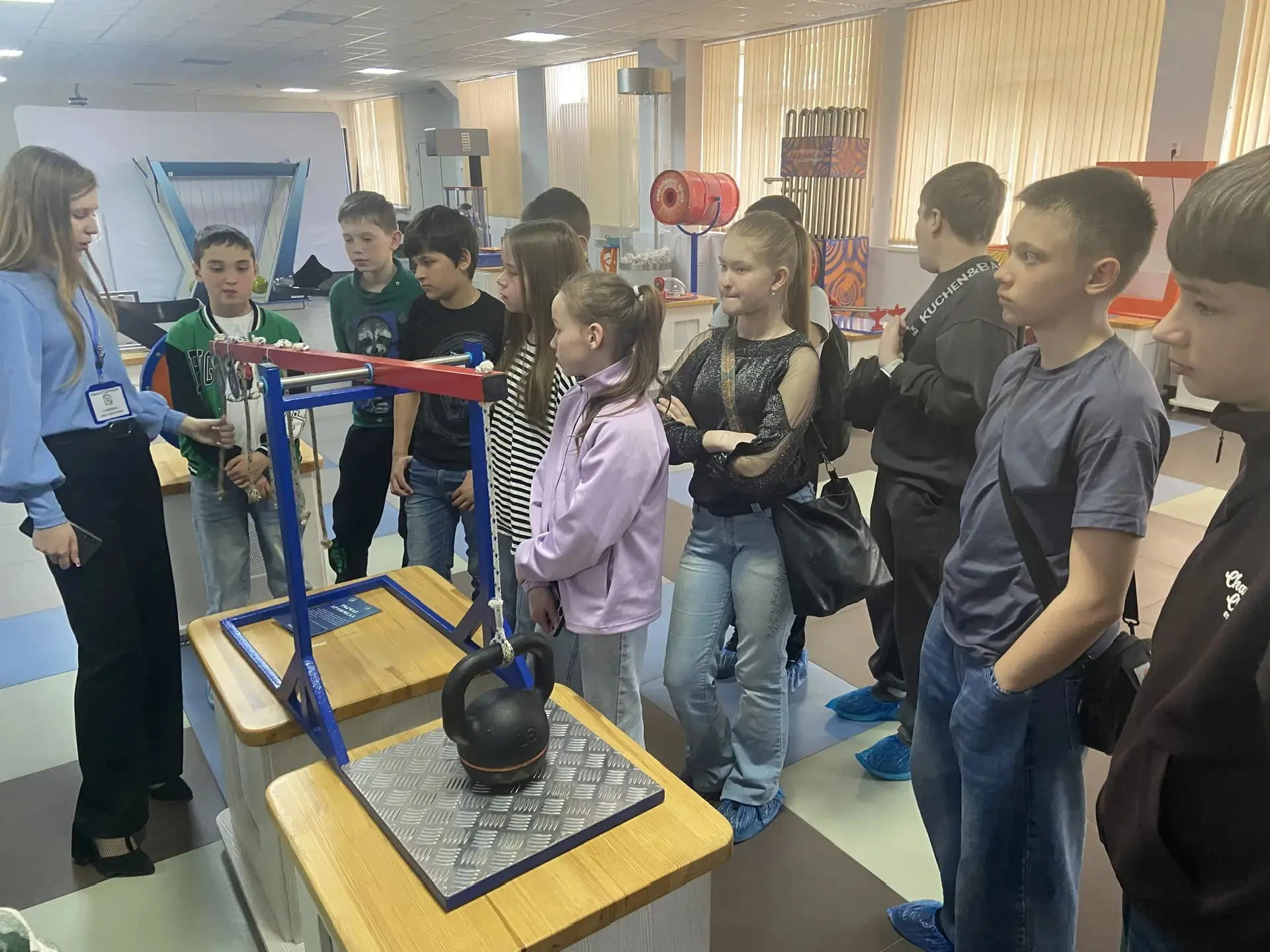 🚀 Наши шестиклассники отправились в настоящее научное приключение — посетили **«Детский технопарк «К