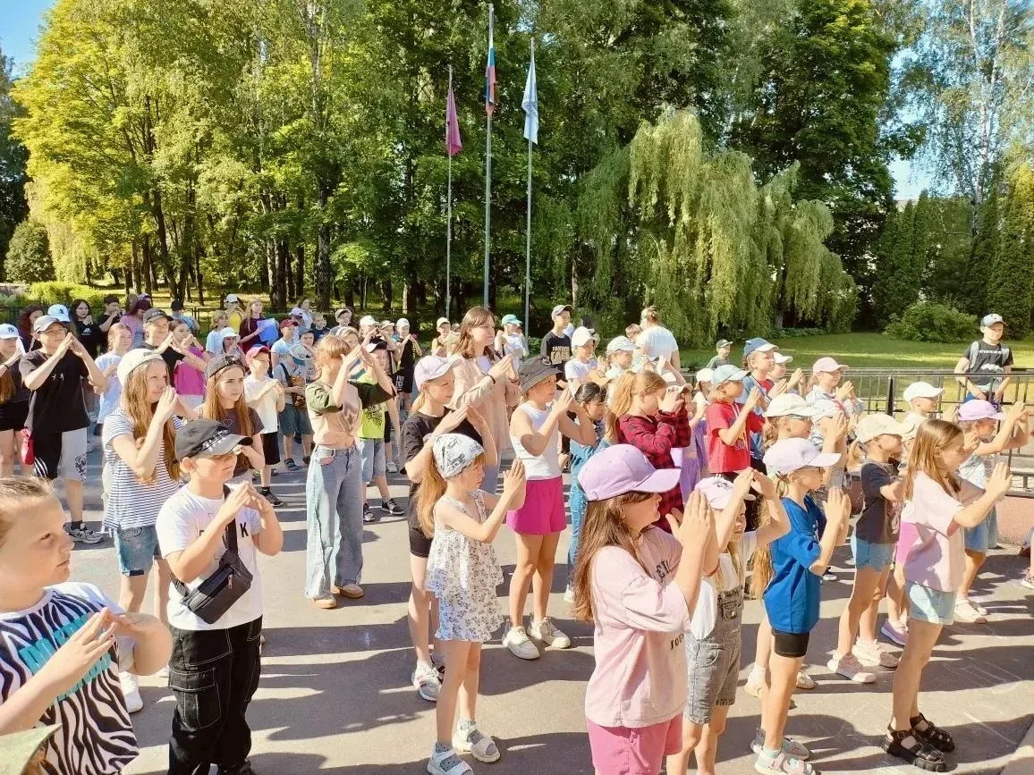 7 день лагеря «Солнышко» прошёл под знаком тепла, уюта и заботы, ведь он был полностью посвящён Дню 