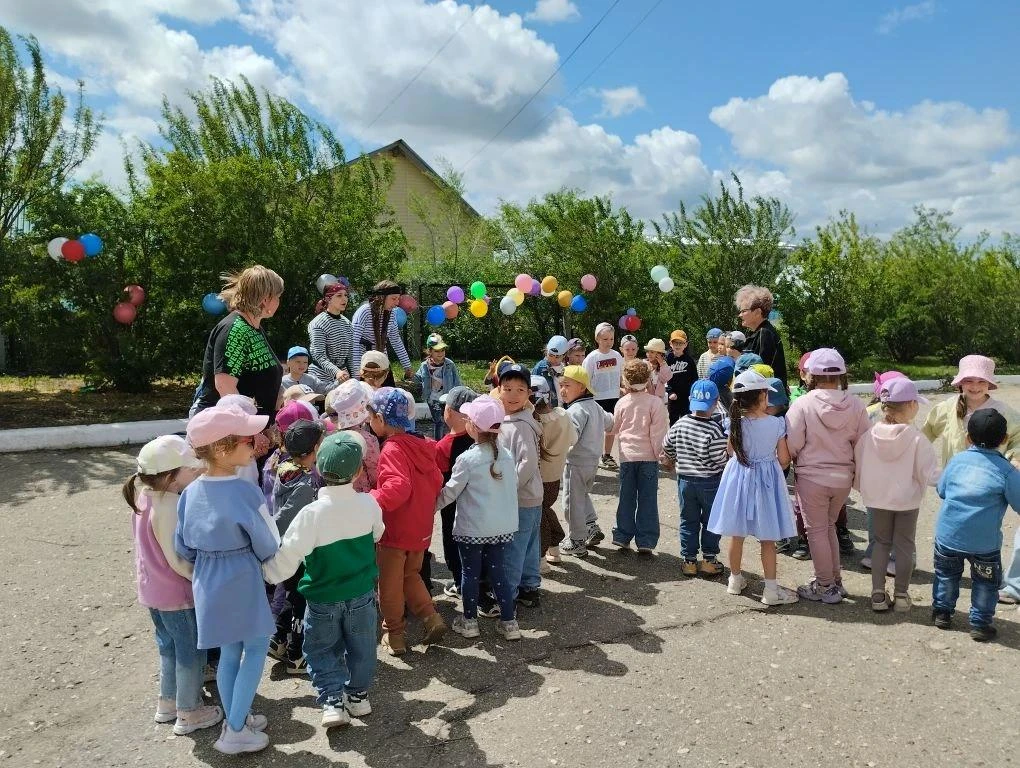 **Сокровища найдены, а день прошёл на ура! ☀️🏴‍☠️**

Сегодня в нашем детском саду для ребят средних
