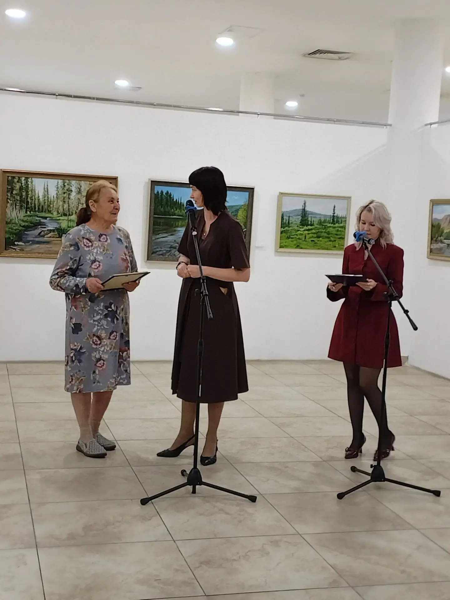 Открытие выставки творческого объединения «Тёплые краски»