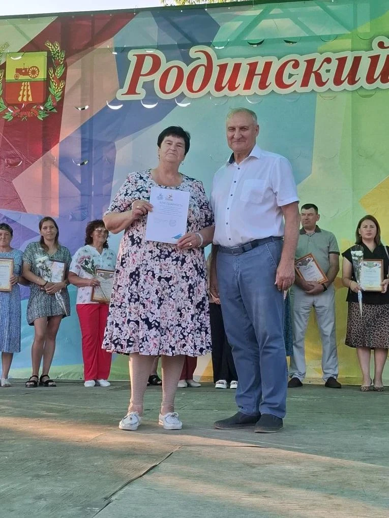 👍  В Родинском районе «серебряным» волонтерам торжественно вручили Сертификаты и Благодарности за у