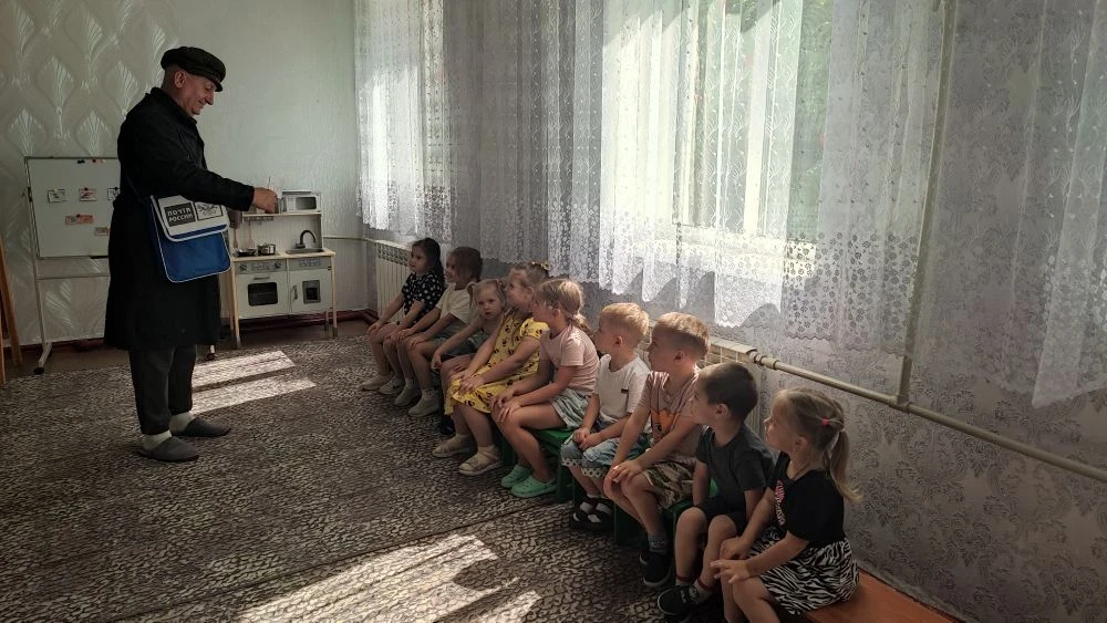 В преддверии профессионального праздника работников почтовой связи в  средней прошёл увлекательный т