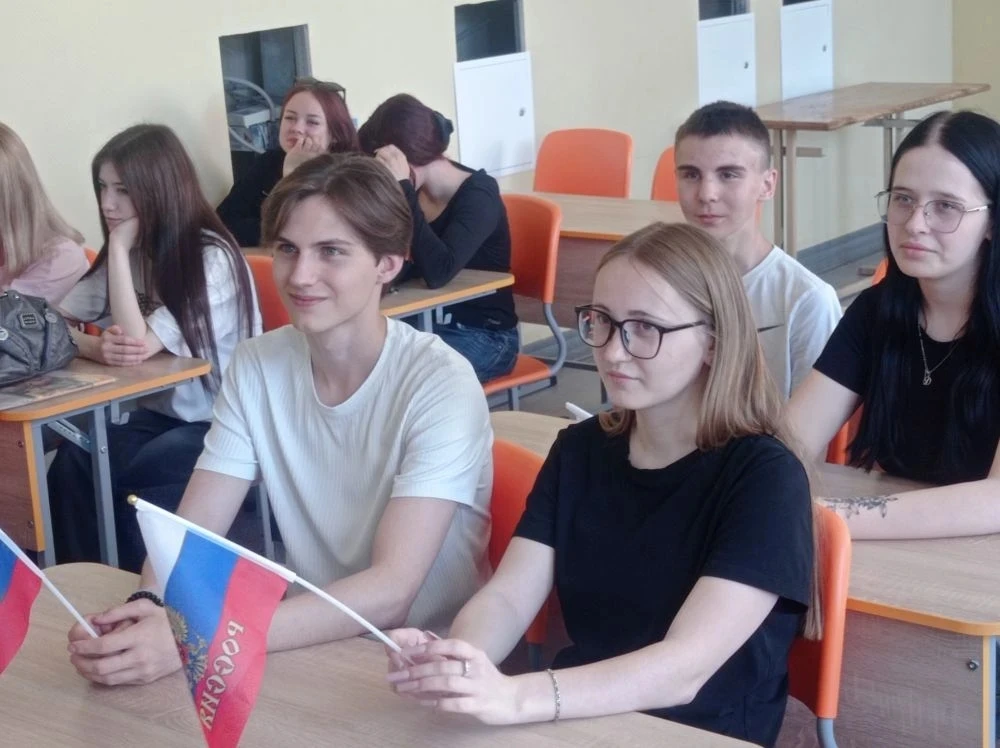 В ГБПОУ "Мариупольский строительный профильный колледж" прошло воспитательное мероприятие ко Дню Рос