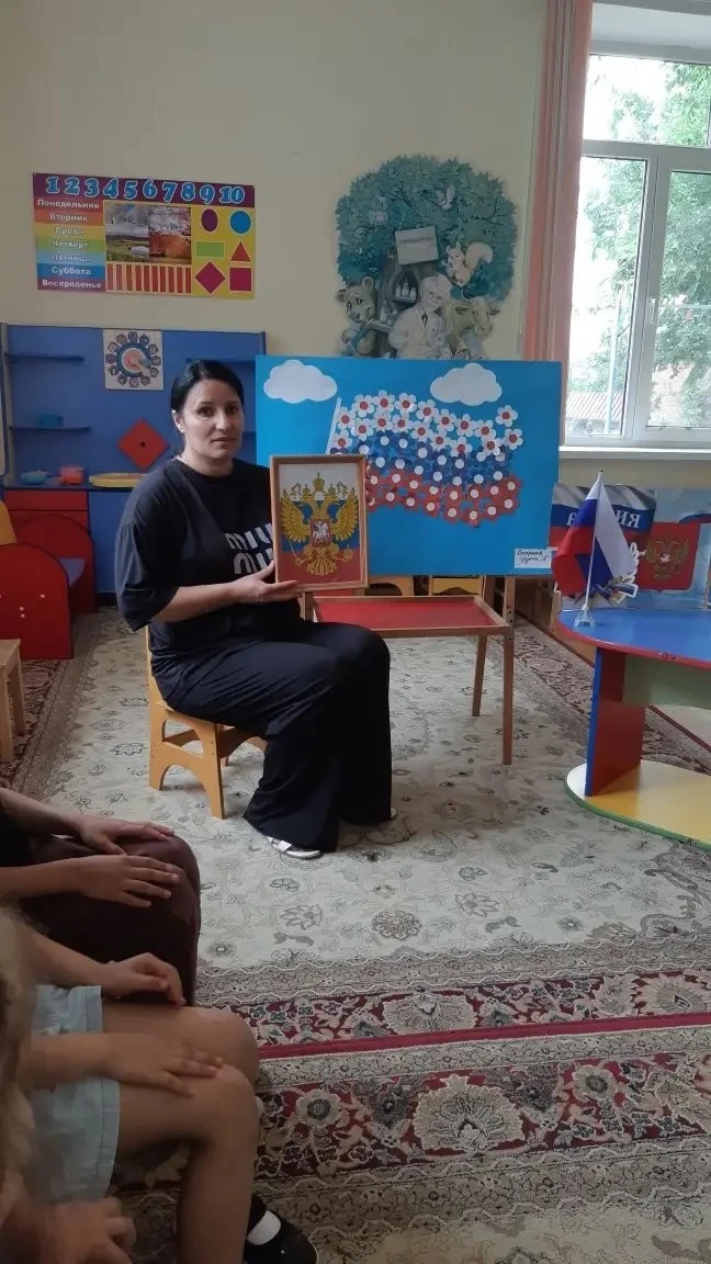 Старшая группа «А» 🤍💙❤️
Коллективная работа ко дню России.
Цель: Воспитывать чувство патриотизма и