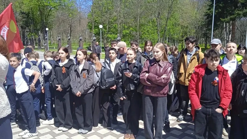 Сегодня, 28 апреля, наши ученики стали частью большого и важного события в Парке Победы Ессентуков. 