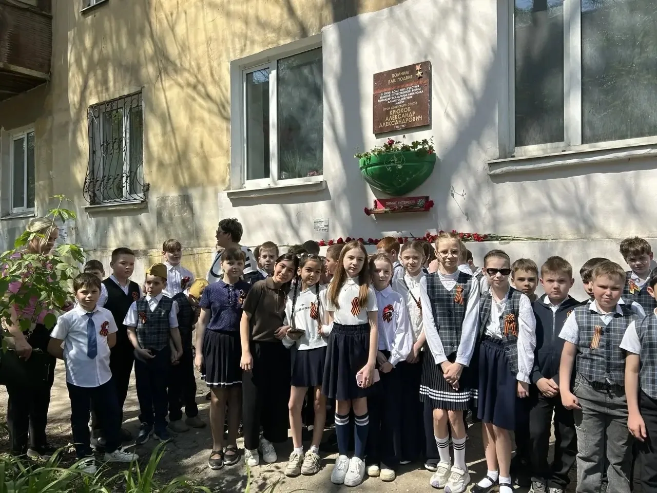 В преддверии 9 Мая школа №168 живёт одной большой, общей памятью🕊️🇷🇺  Эти дни — не просто красные да