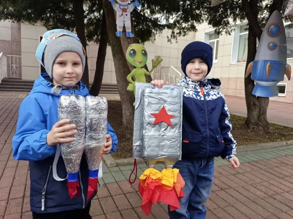 👫🧹🚀Сегодня в рамках весеннего месячника по благоустройству и в преддверии Дня космон...
