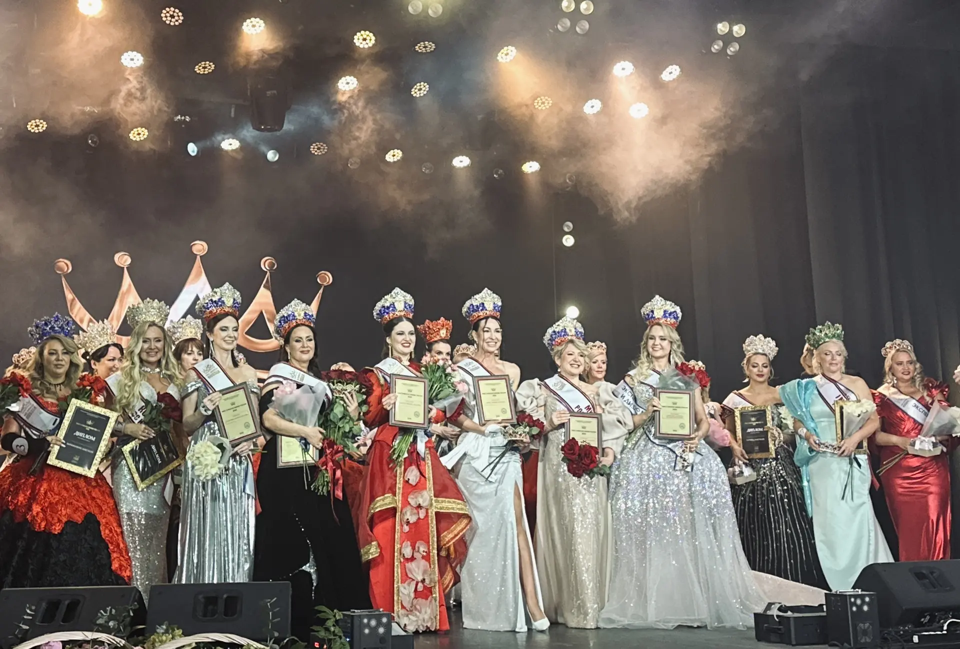 Сегодня ДЕНЬ РОССИИ! 

Праздник, который напрямую касается нас всех, живущих в этой стране.
Наша стр
