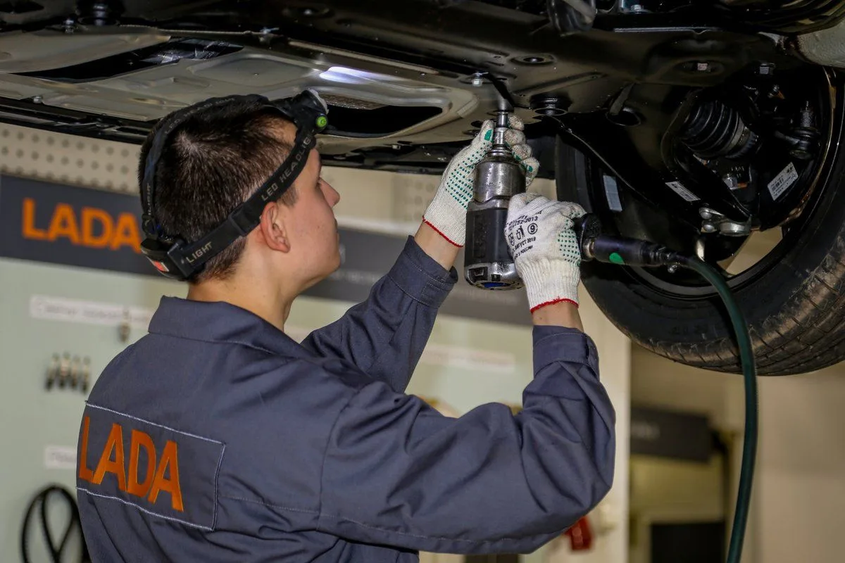 🚗👂 АвтоВАЗ объяснил, какие звуки машины — норма, а какие — тревожный звоночек. И да, твоя Лада не до