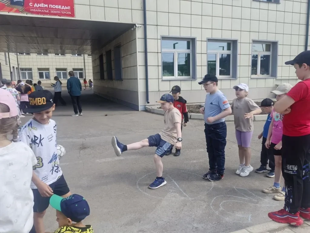 Спортивный день в пришкольном лагере! 🏅

Сегодняшний день в нашем пришкольном лагере был наполнен э
