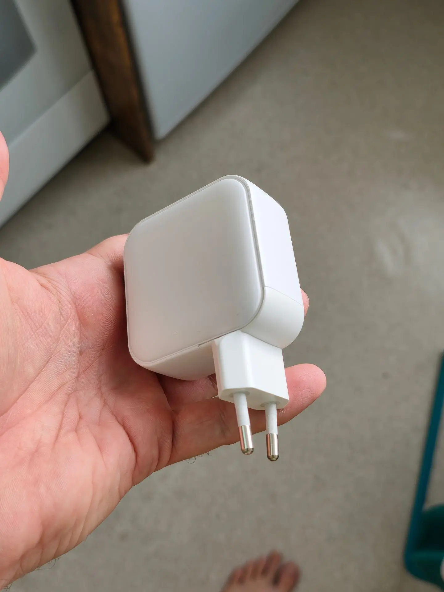 Мощное сетевое зарядное устройство VLP 100W GaN (3×Type-C, 1×USB-A)