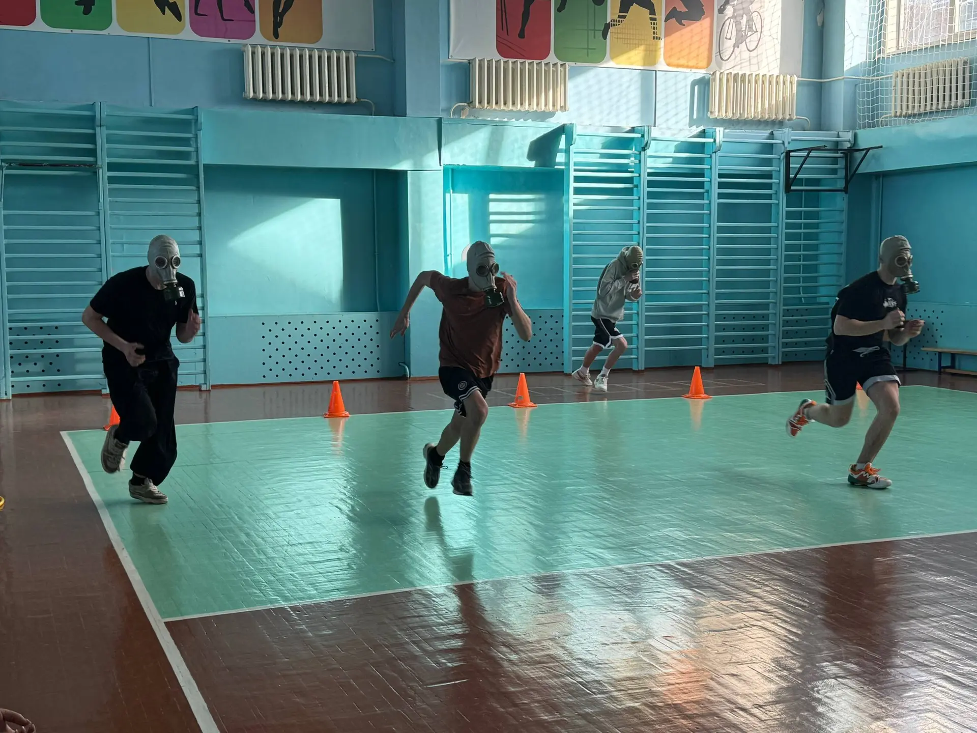 🏫Вчера в нашей школе прошла военно-спортивная игра «А ну-ка, парни!», посвященная Дню защитника Отеч