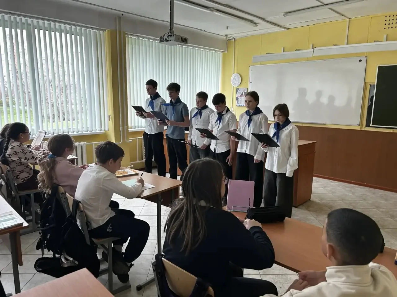 🕒 Пятиминутка «Осторожно, СПАЙС!» от учеников 7б  Сегодня наши ребята из 7б провели важную и нужную 