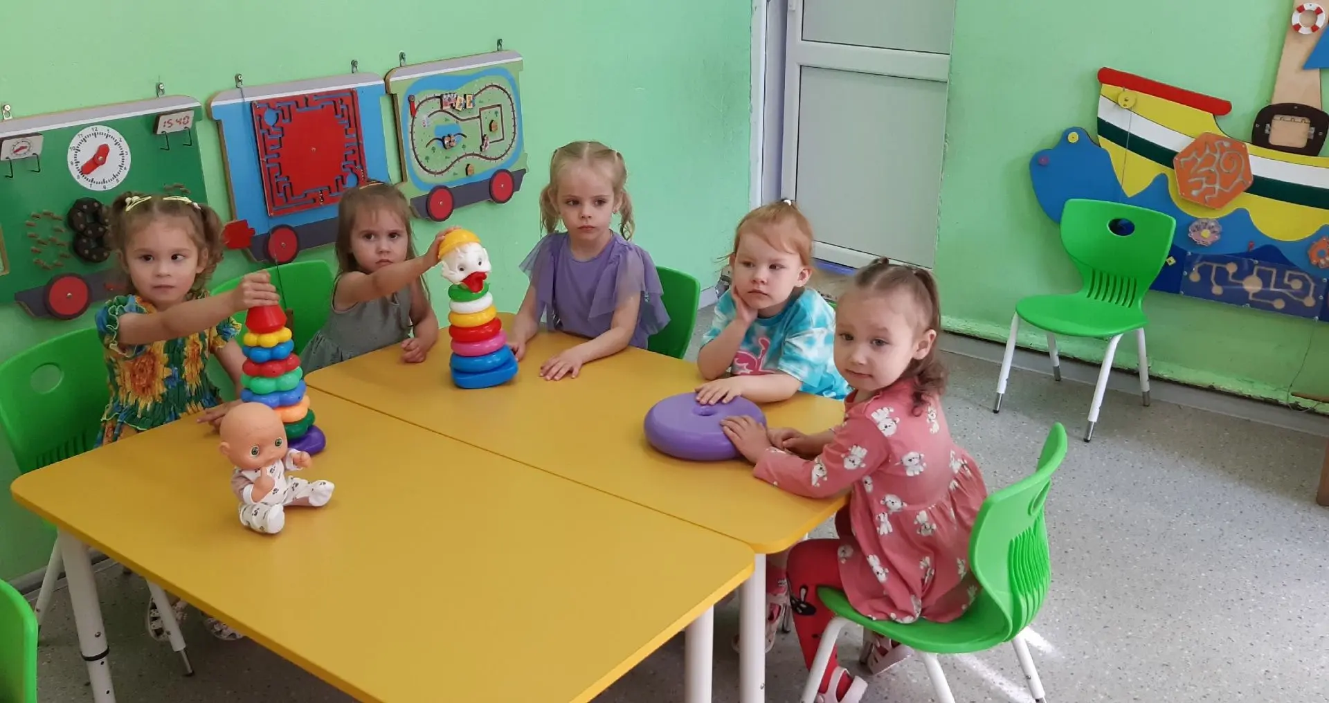С воспитанниками группы раннего возраста "Капельки" была организована дидактическая игр...