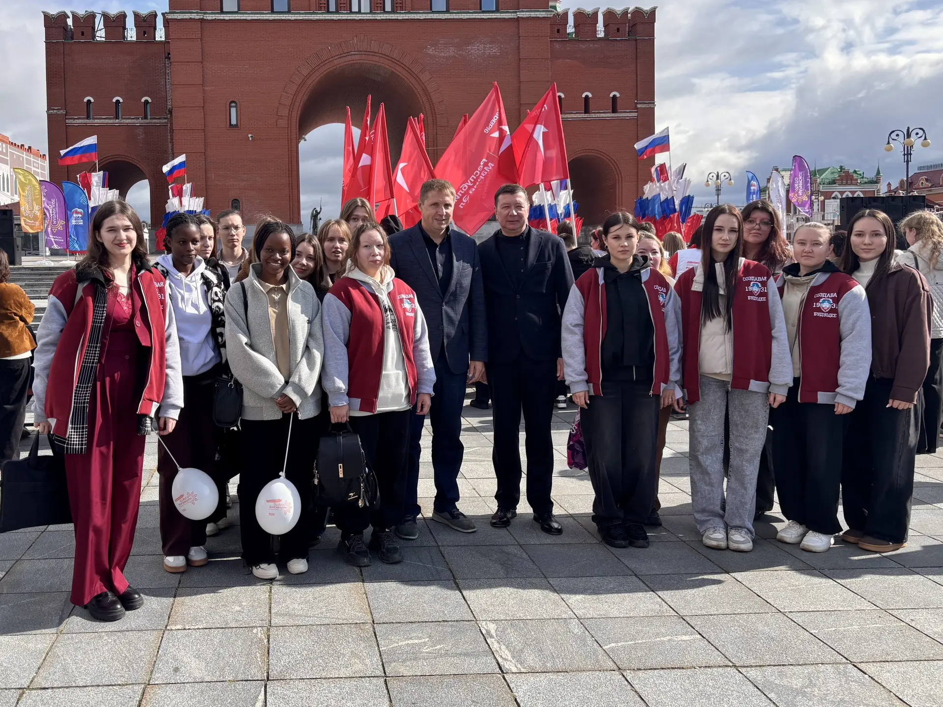 ✅ Студенты и преподаватели МарГУ приняли участие в торжественном закрытии фестиваля «Ма...