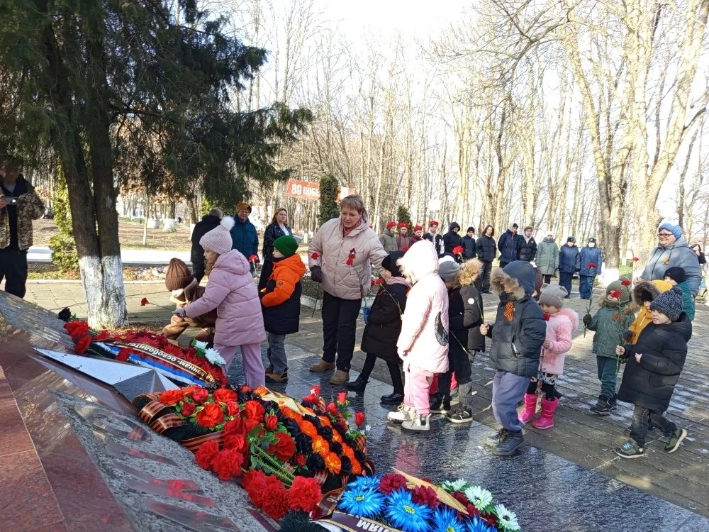 5 февраля 1943 года посёлок Двубратский был освобожден от немецко - фашистских оккупант...