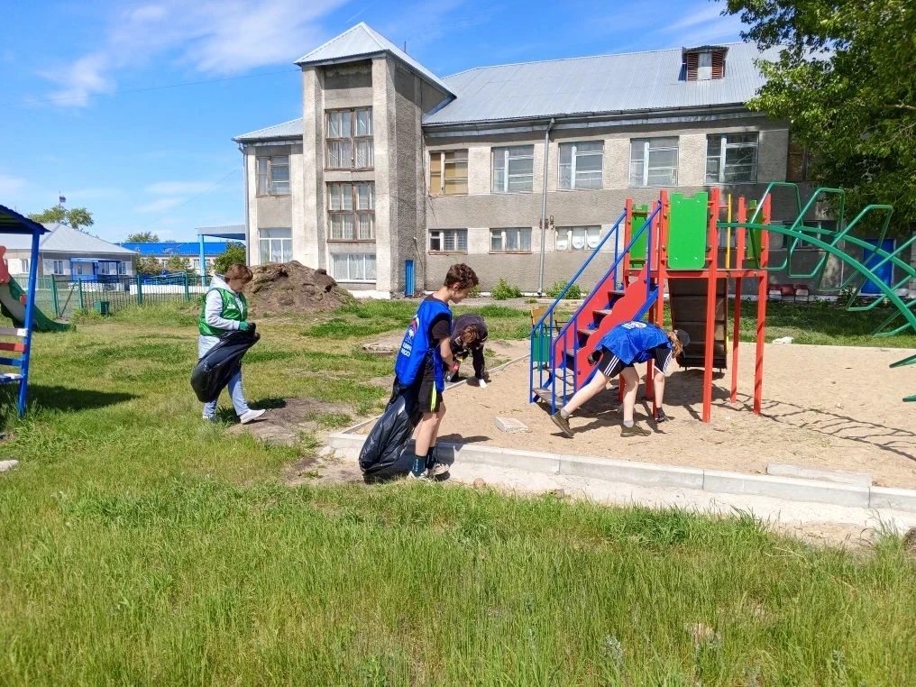 #МыВместе#ЭкологическийСубботник
🌳" Чистая площадка— счастливое детство!"
 На детской площадке прош