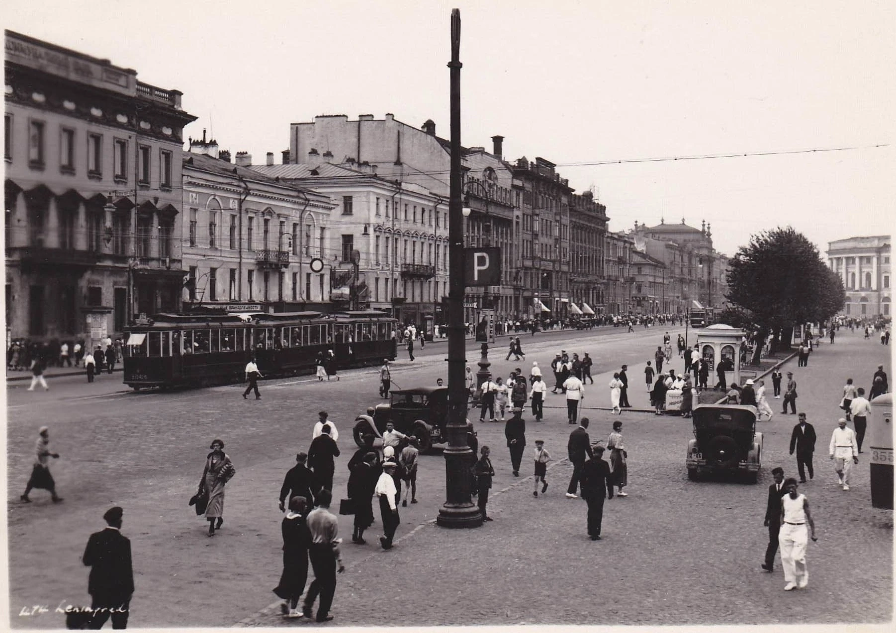 1932.Проспект 25-го Октября, угол Думской улицы.