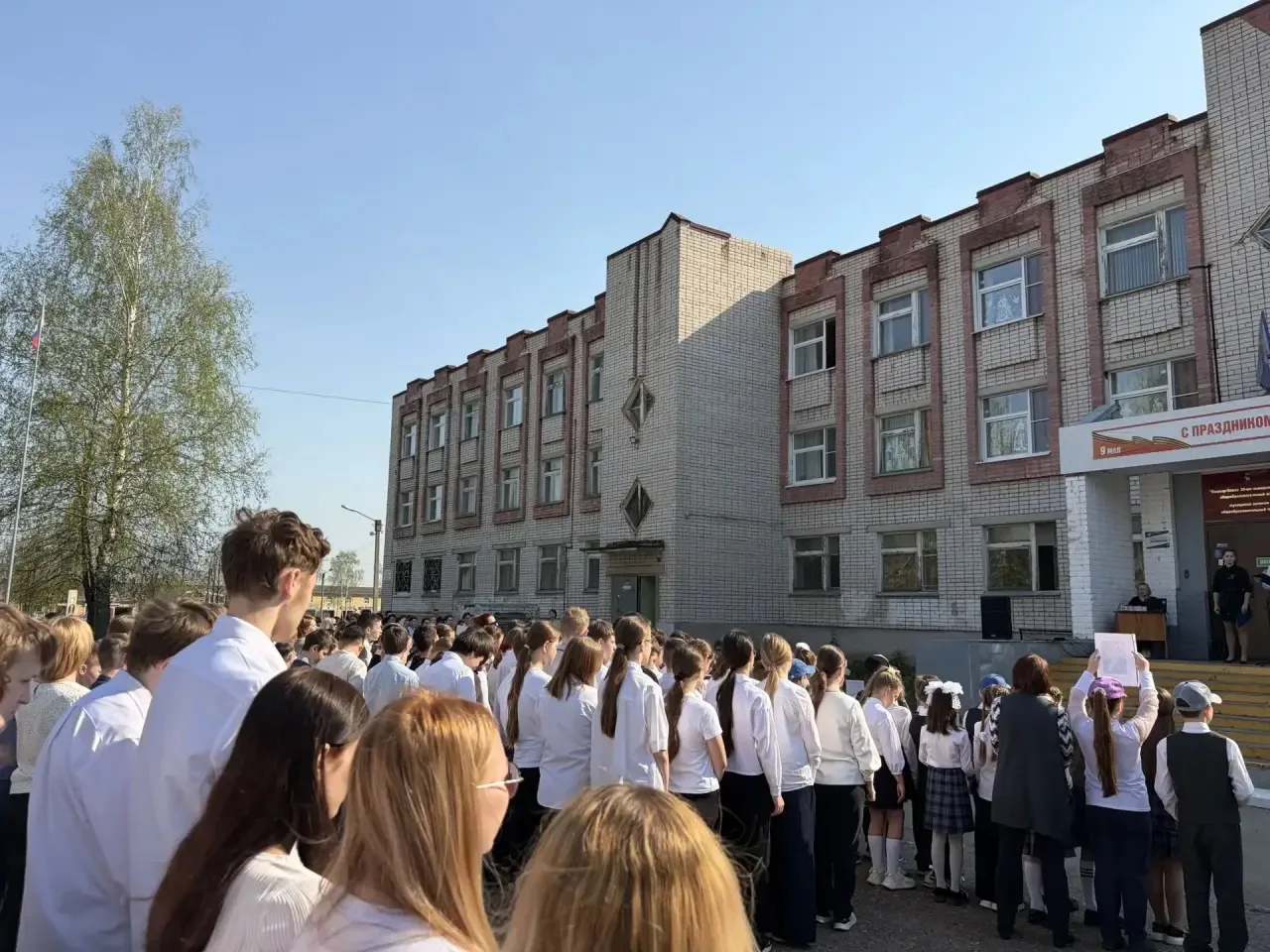 8 мая в нашей школе прошла торжественная линейка, посвящённая Дню Победы в Великой Отечественной вой