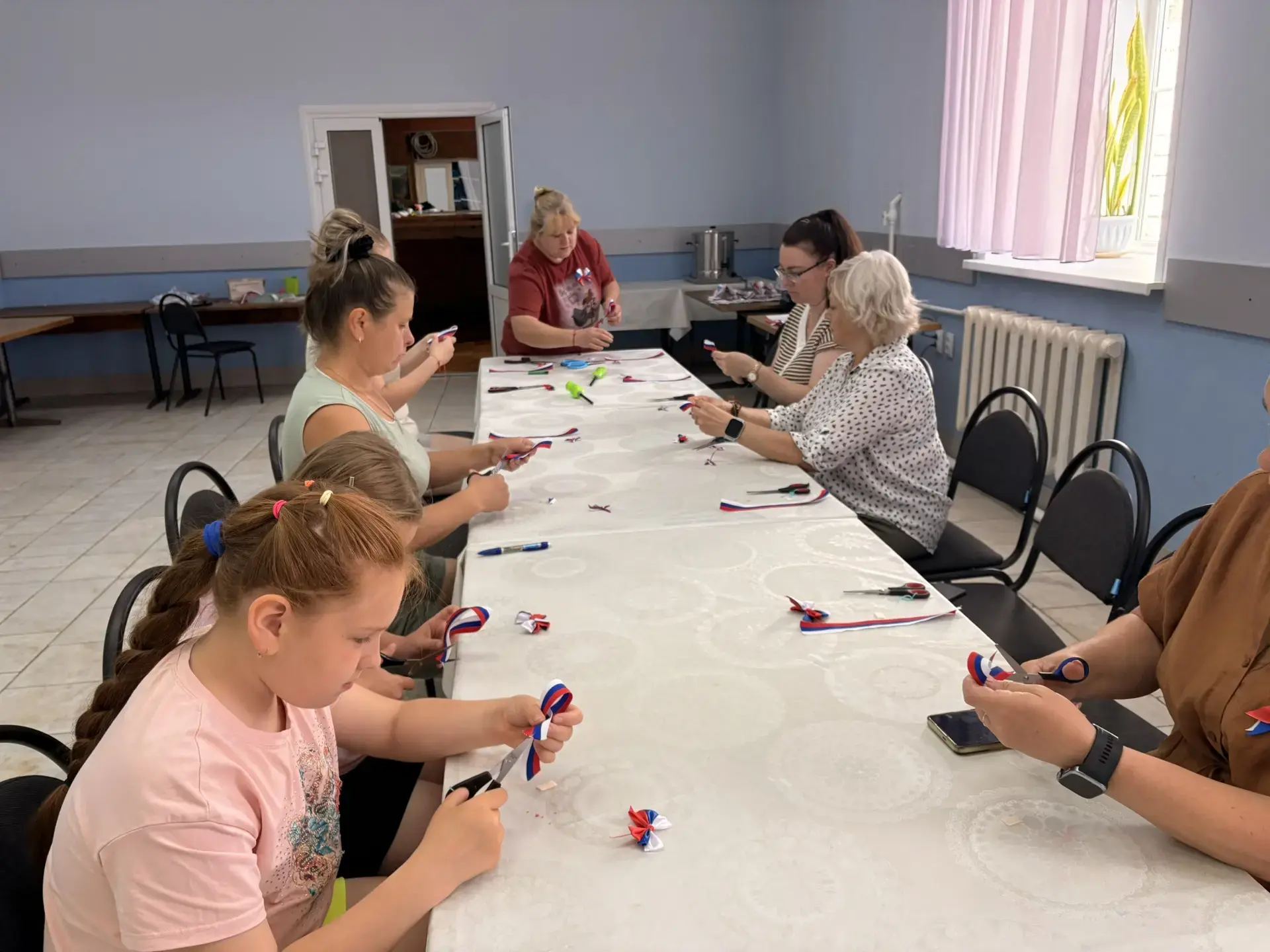 🇷🇺Приближается День России — прекрасный повод создать стильный аксессуар своими руками! 
📅✂️ 09.0