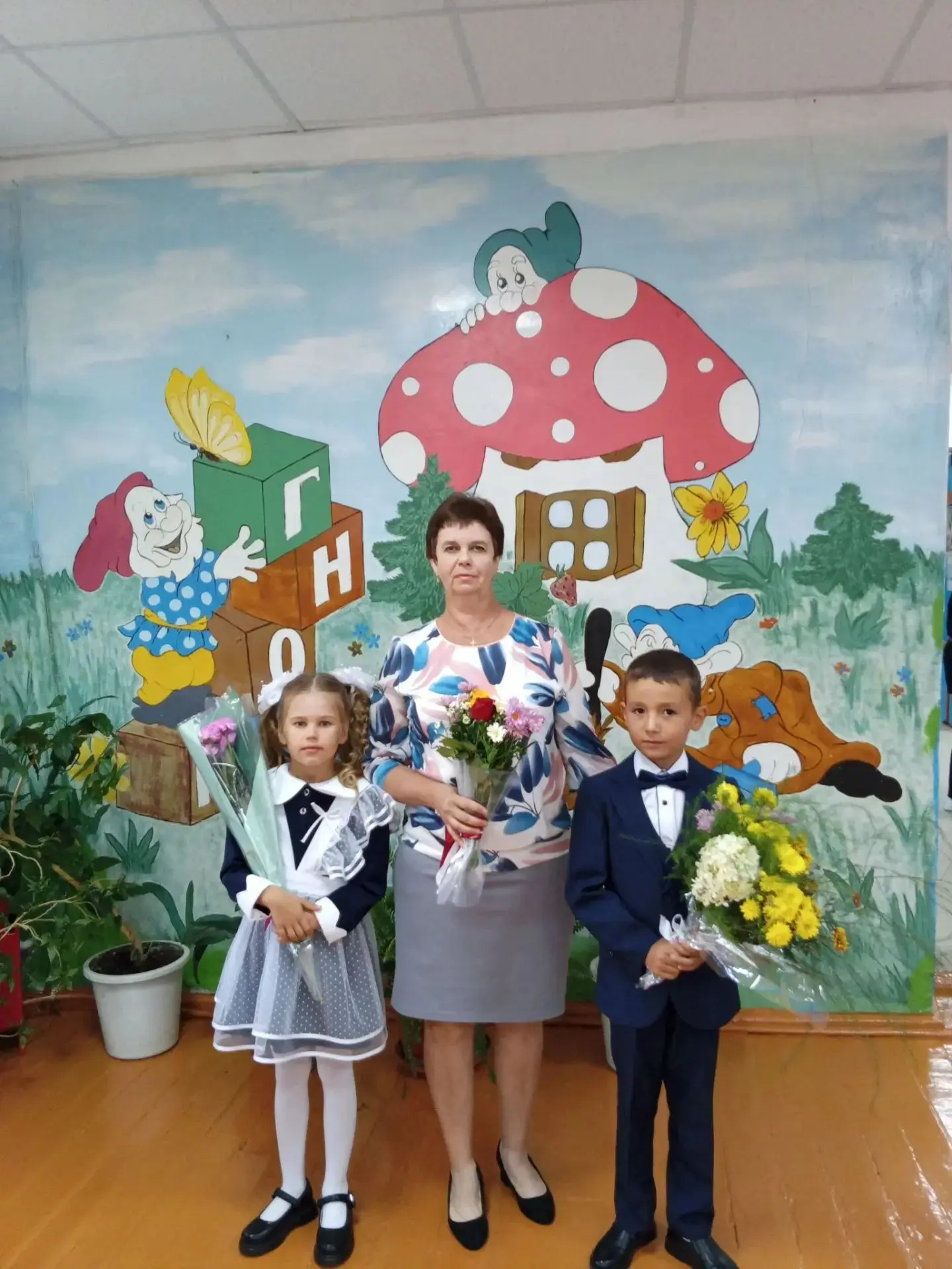С Днём знаний! Торжественная линейка, посвящённая Году единства народов России