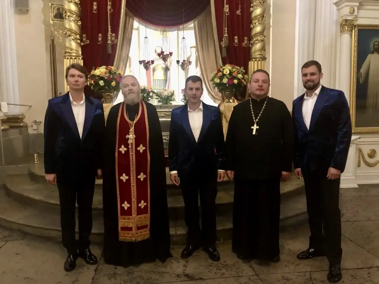 Скончался духовник Лавры архимандрит Виталий (Радомысльский) (СЛЕВА) 

С глубокой скорбью братия Але