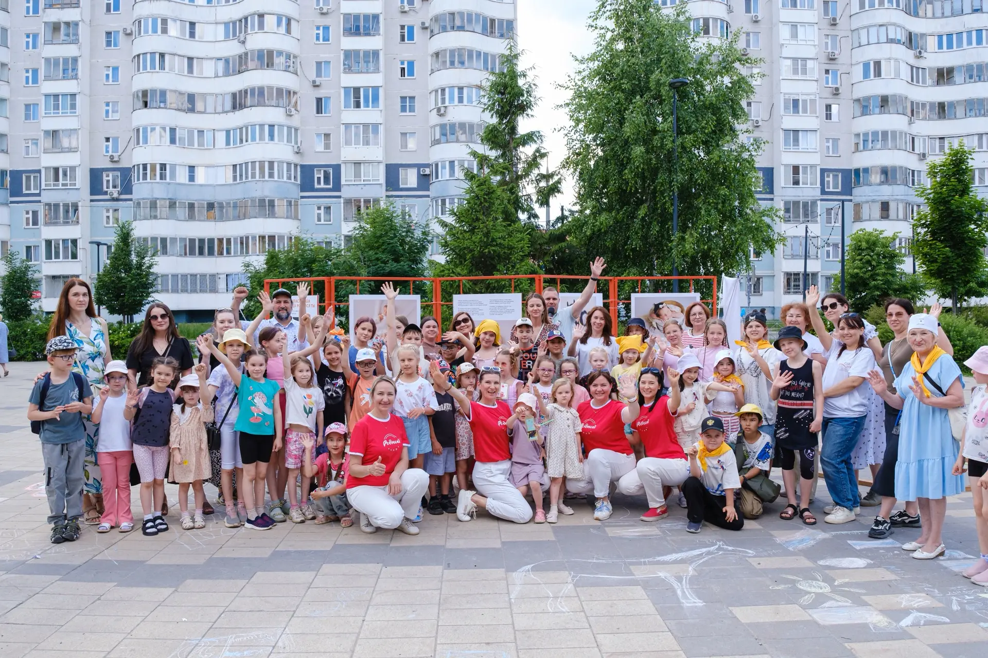 8 июня в парке «Белые цветы» состоялось яркое открытие сезона «Выездной библиотеки» — п...