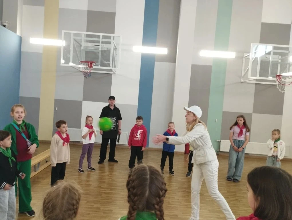 Дневник школьного лагеря "Радуга"
🌈  3 июня в "День здоровья" театр "Бука" провёл в нашем лагере по