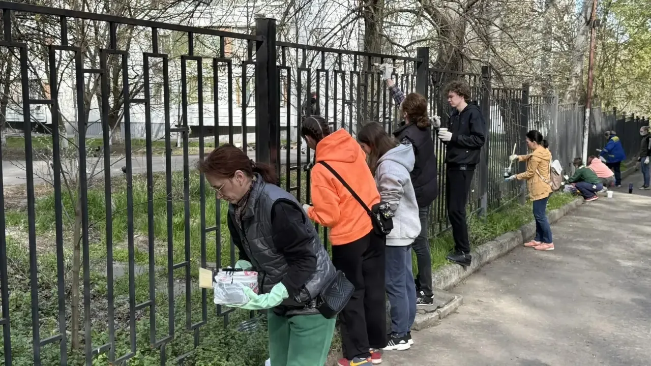 🌿ГОРОДСКОЙ СУББОТНИК🌿  Сегодня в нашей школе прошел первый весенний городской субботник☀️  🌺Весна — 
