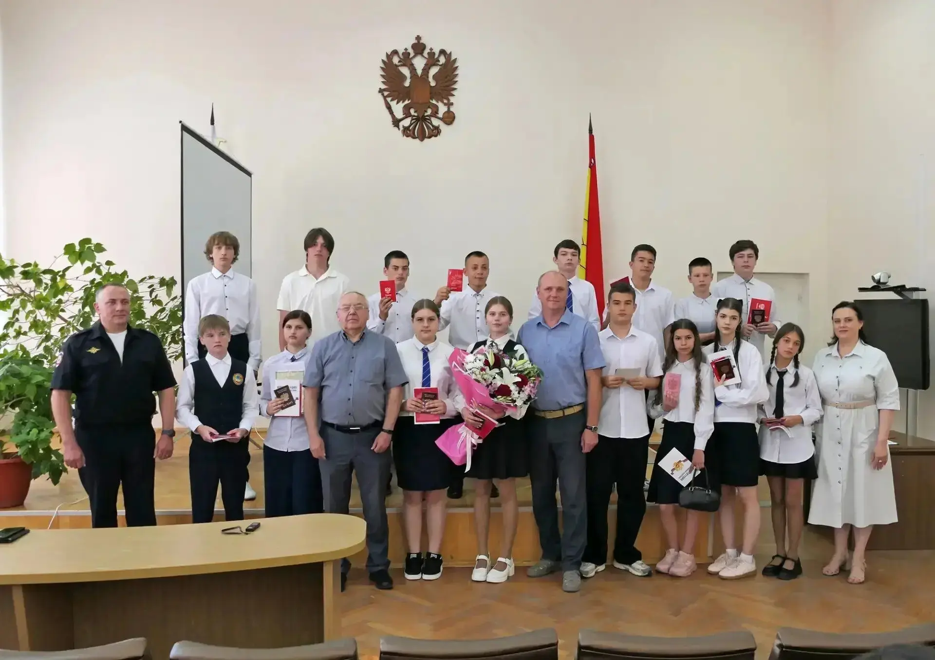 Бобровским школьникам вручили паспорта гражданина Российской Федерации в преддверии Дня...