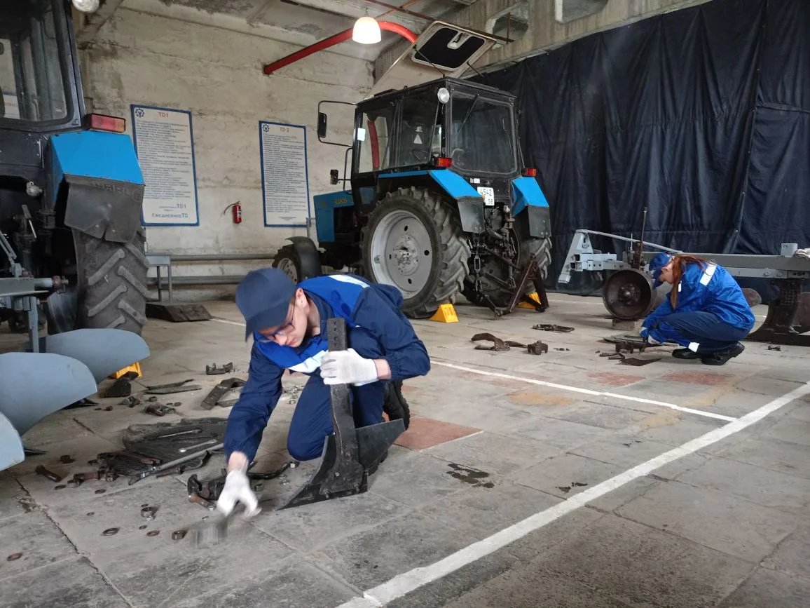 🚜 Старт демонстрационного экзамена у будущих мастеров сельского хозяйства!

Сегодня, 15 июня 2026 г