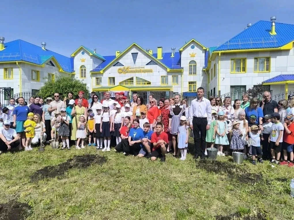 Сегодня заведующая нашего детского сада Синицына Н. А. приняла участие в акции «Сад — с...
