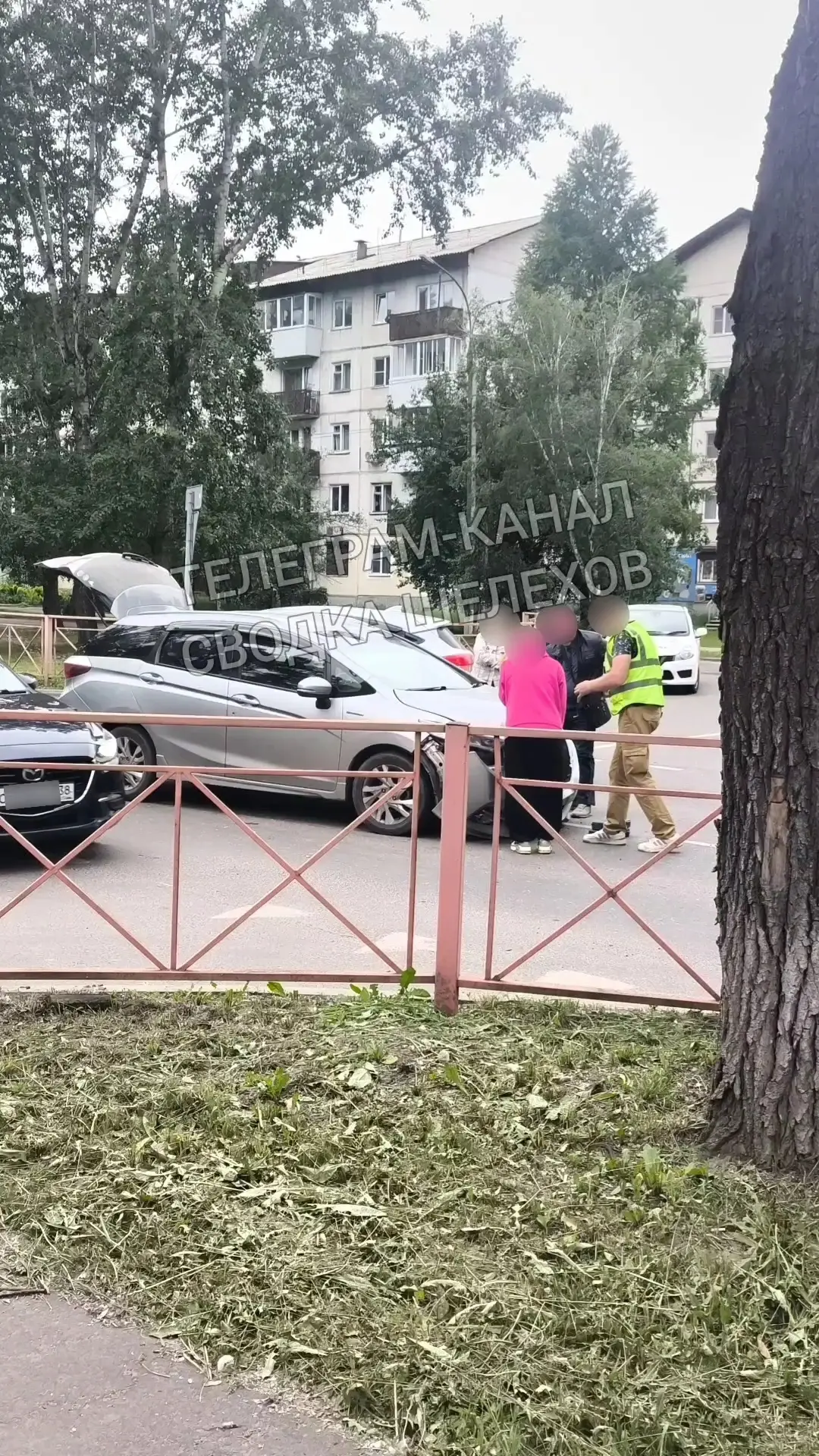 У «Арбата» в первом микрорайоне ДТП, в 11:40 это было.