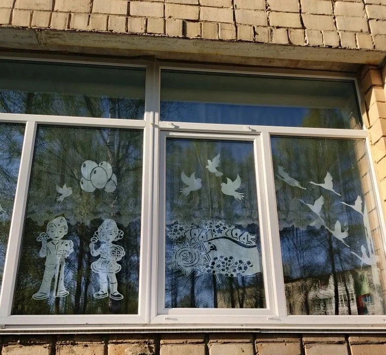 Группа раннего возраста "Брусничка" присоединилась к Всероссийской акции «Окна Победы»! ✨