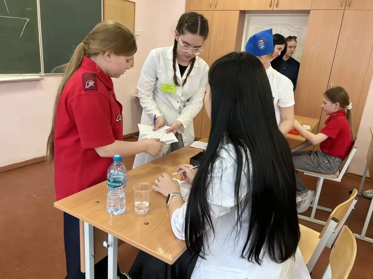 Конкурс «Безопасное колесо»: знания, которые спасают жизни! 🛑🚴‍♂️  Ученики пятых-четвертых классов н