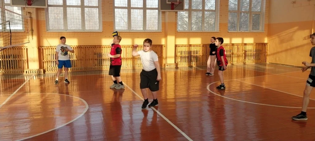 🏐 Со 2 февраля в нашей школе проводится турнир по пионерболу среди обучающихся 5 - 8 классов. 11 фе