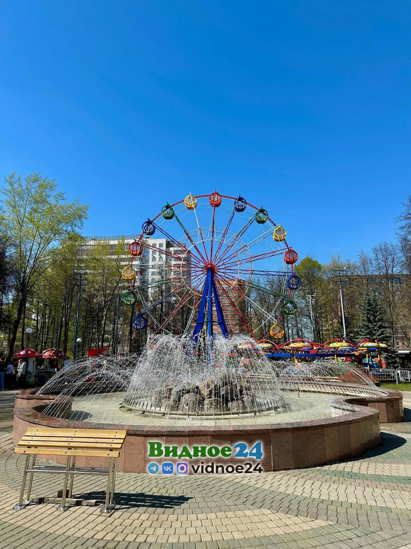 Видное, 20 мая 2026, 30 °С. В городе работает только три фонтана из шести.  Подписывайтесь на Видное