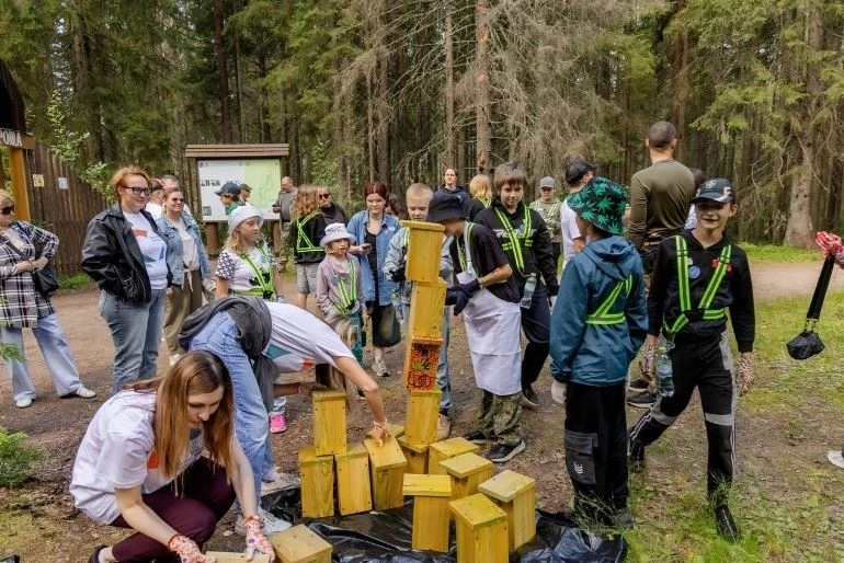🌲 В заказнике «Линдуловская роща» волонтеры строили гнездовья для птиц