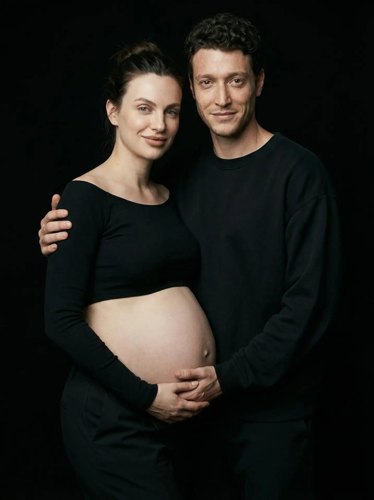 🖼 Studio photo of a couple