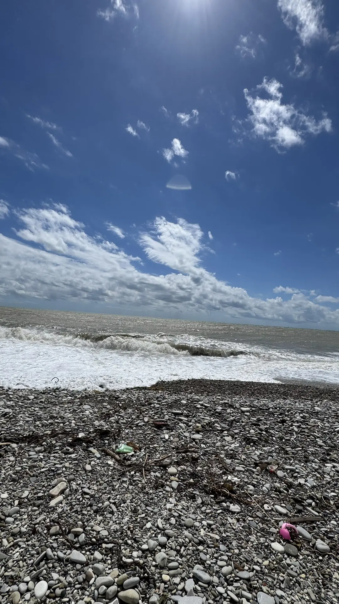 📍Агой, я и футбольная команда сына на турнир приехали. Погода встретила жуткая 😀но мы верим в лучш