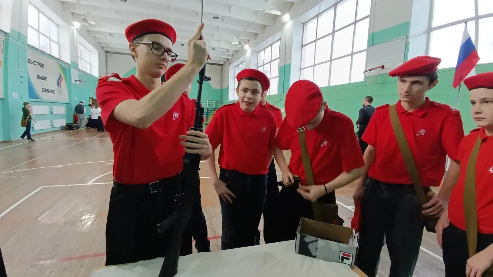 Это было мощно! 🇷🇺💥  Сегодня в нашей школе прошёл отборочный этап легендарной военно-патриотической 