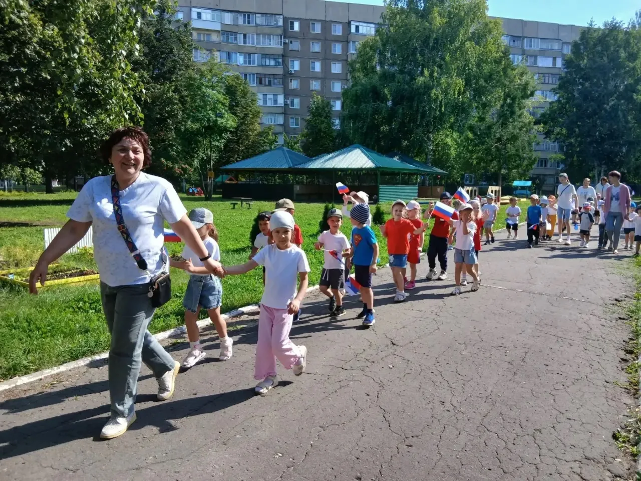 В честь Дня Государственного  флага Российской Федерации мы устроили для ребят настоящи...
