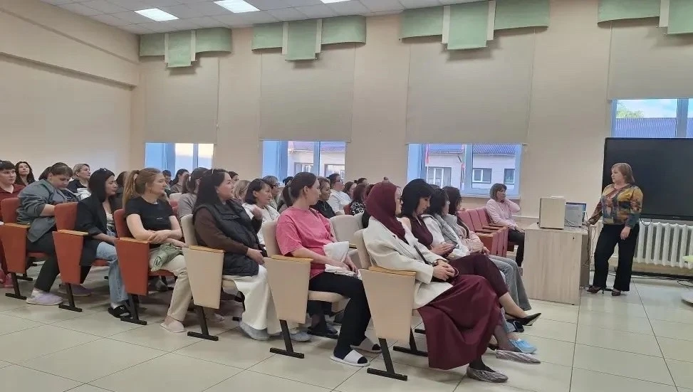 Сегодня в Муслюмовском лицее  состоялось общешкольное родительское собрание  на тему "Б...