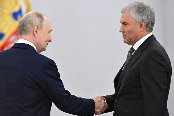 Путин спас Россию от разрушения, вернул уважение к нашему государству, сделал его сильн...