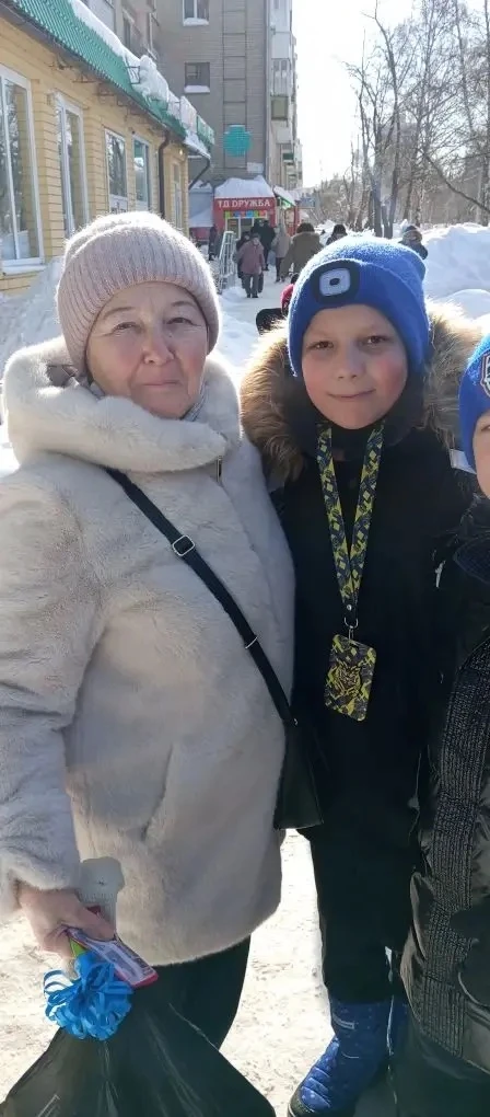 💐В этот морозный солнечный день  юноармейский отряд «Патриоты» 4 "Д" класса (кл. руководитель Фандее