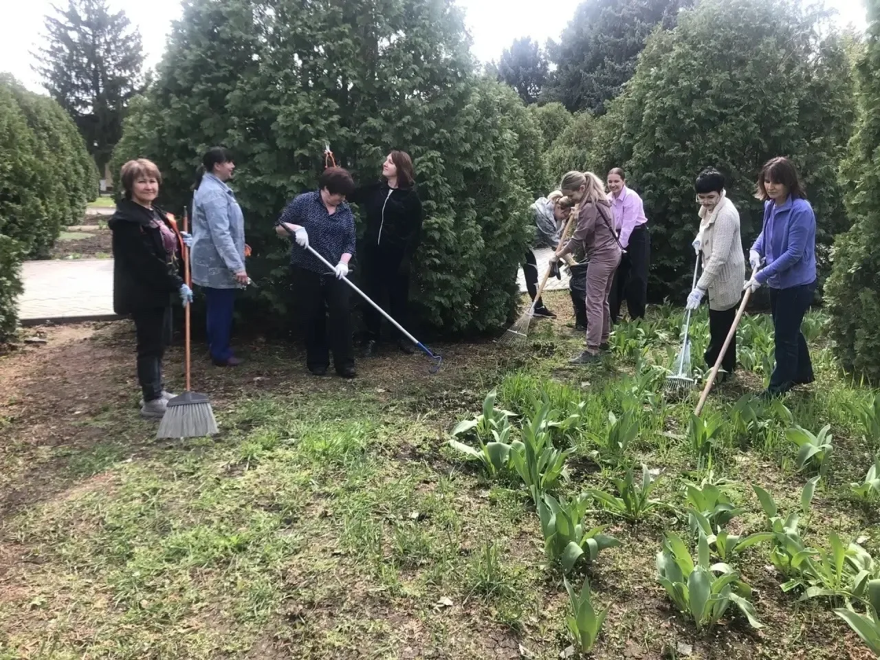 В рамках партийных проектов "Чистая страна" и "Российское село" активисты и сторонники ...